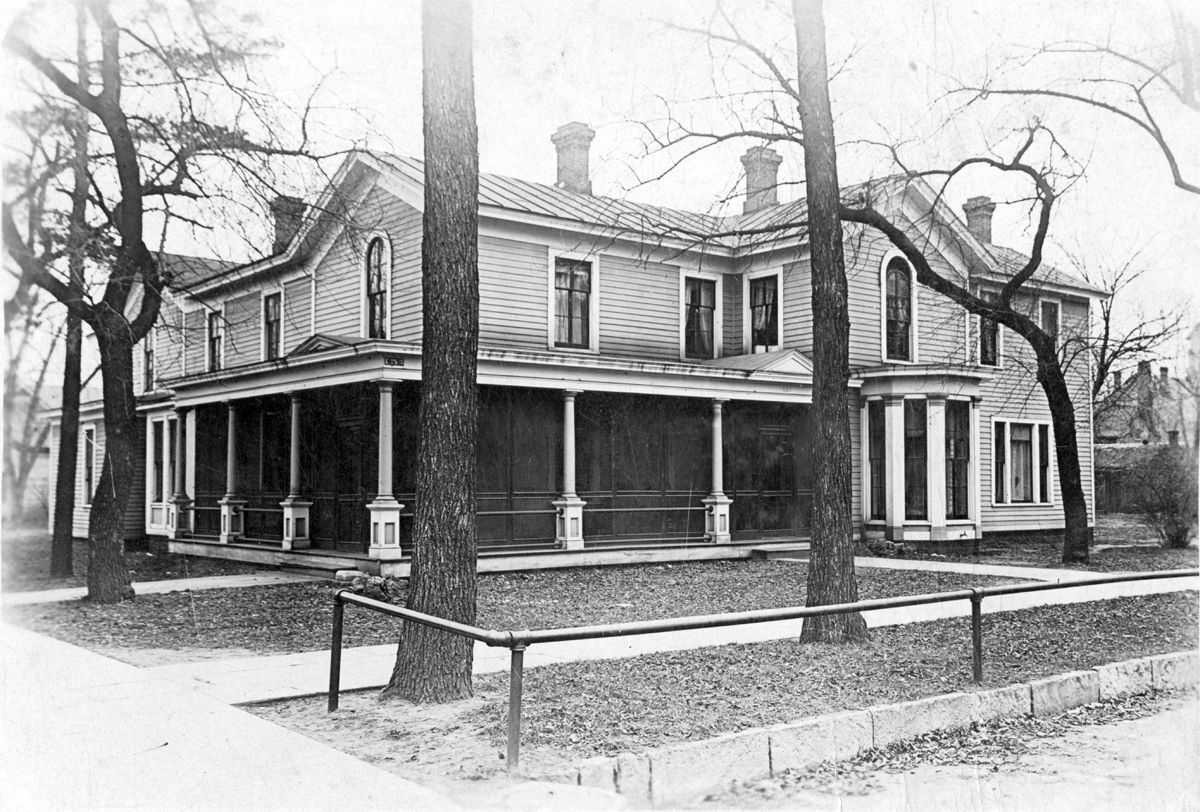 1910: Wilson's Boarding House
